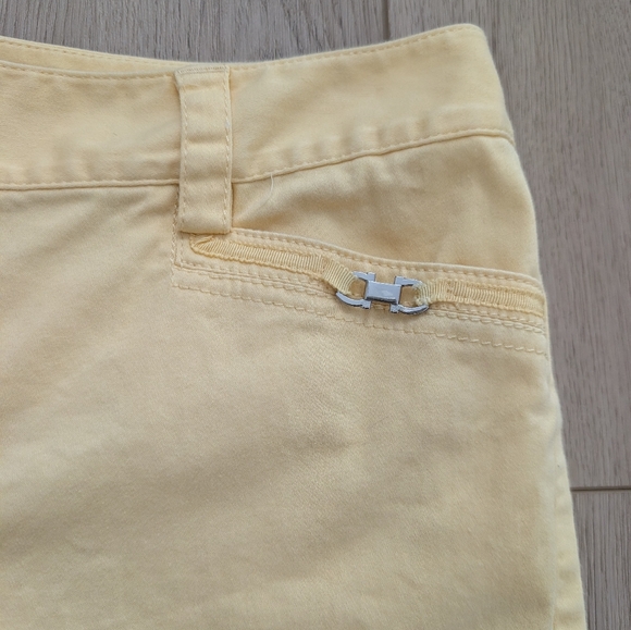 White House Black Market Pale Yellow Mid Rise Cotton Shorts - Picture 2 of 14